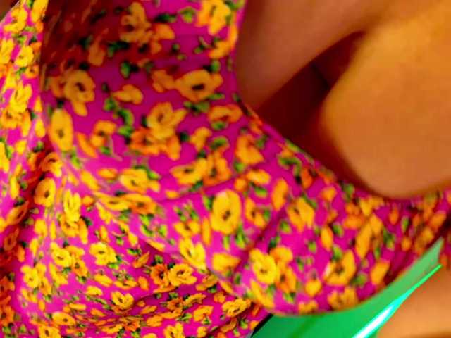 UrSexyMilf live cam