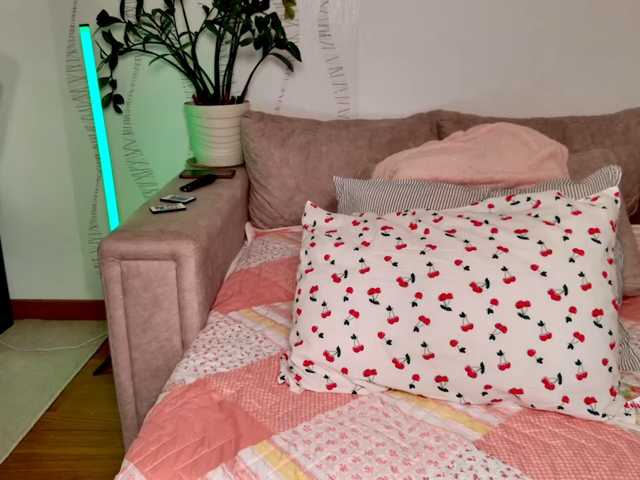UrSexyMilf live cam preview