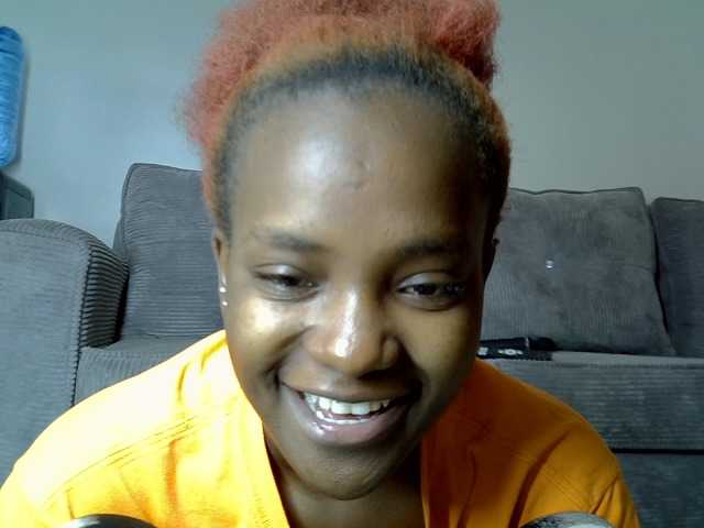 Lynnepretty4 live cam on BongaCams