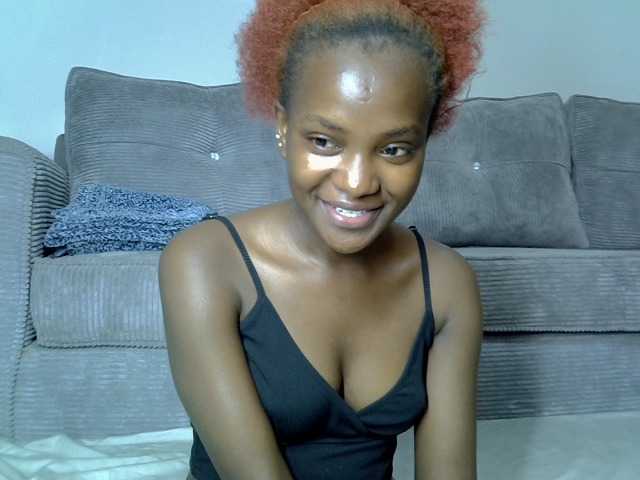 Lynnepretty4 live cam on BongaCams