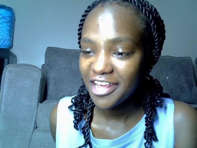 Lynnepretty4 live cam on BongaCams