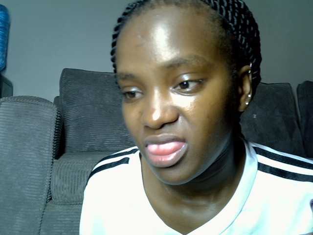 Lynnepretty4 live cam on BongaCams
