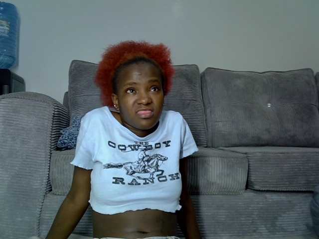 Lynnepretty4 live cam on BongaCams