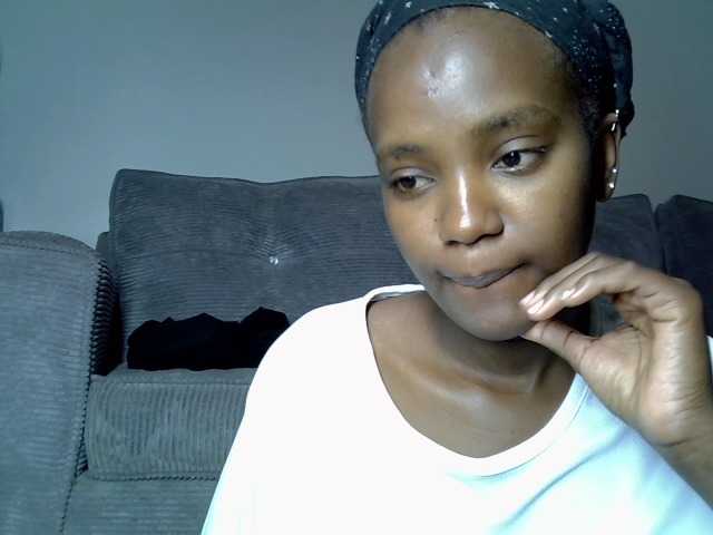 Lynnepretty4 live cam on BongaCams