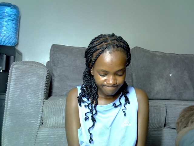 Lynnepretty4 live cam on BongaCams
