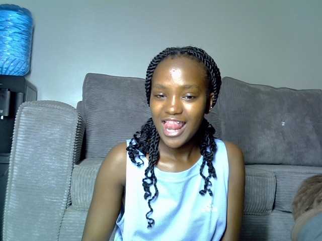 Lynnepretty4 live cam on BongaCams