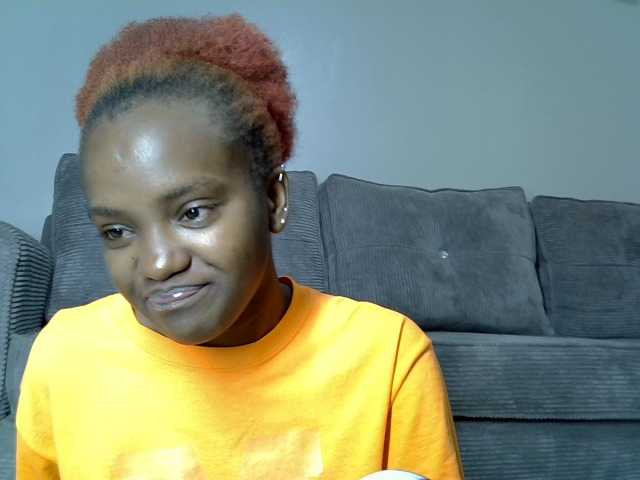 Lynnepretty4 live cam on BongaCams