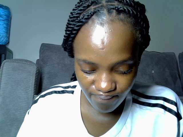 Lynnepretty4 live cam on BongaCams