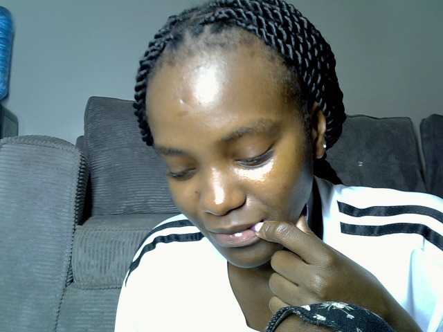 Lynnepretty4 live cam on BongaCams