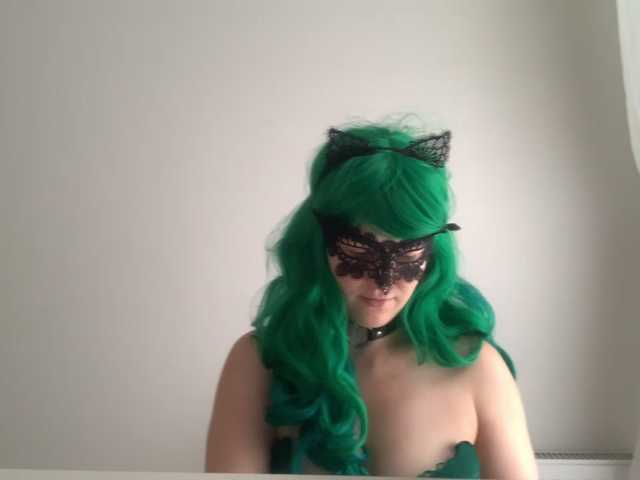 NikkiPleasure live webcam show