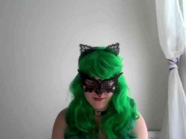 NikkiPleasure webcam