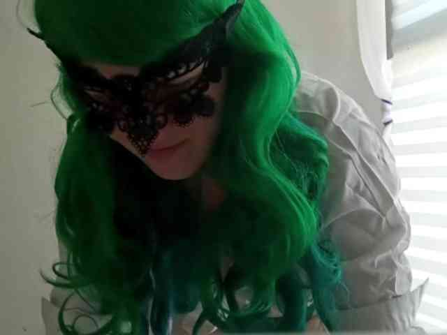 NikkiPleasure webcam