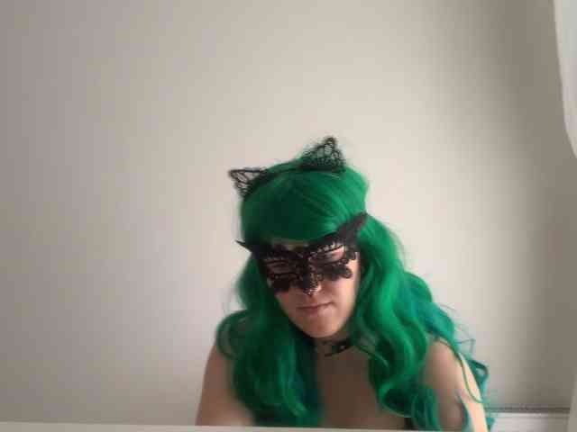 NikkiPleasure webcam