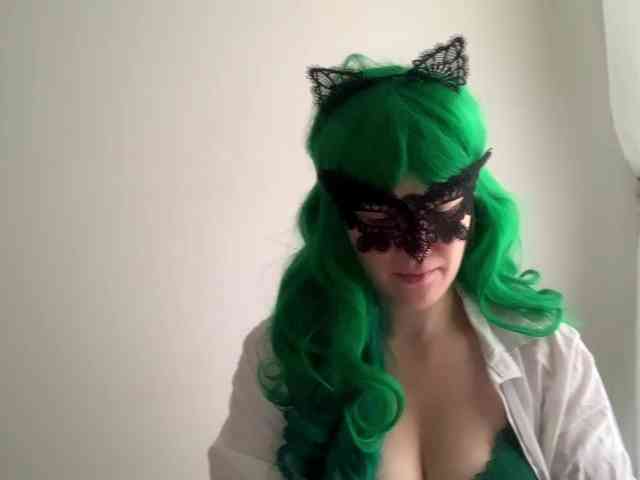 NikkiPleasure webcam