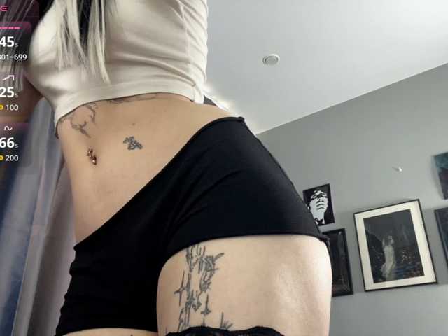 dark-girl live cam on BongaCams