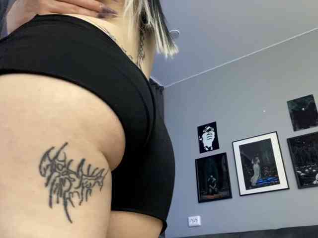 Modella: dark-girl