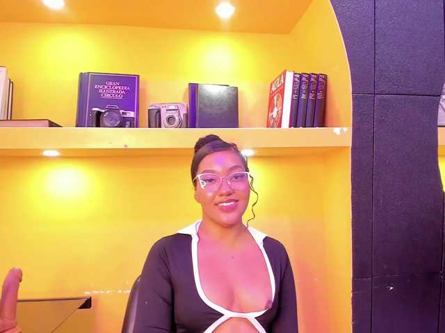 KarinaVillalobo live cam on BongaCams