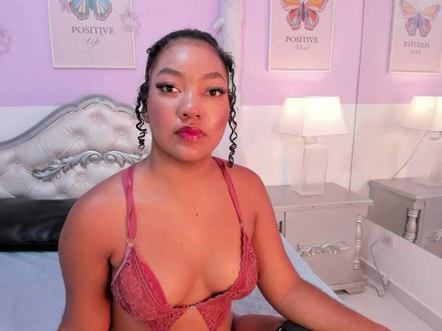 KarinaVillalobo live cam on BongaCams