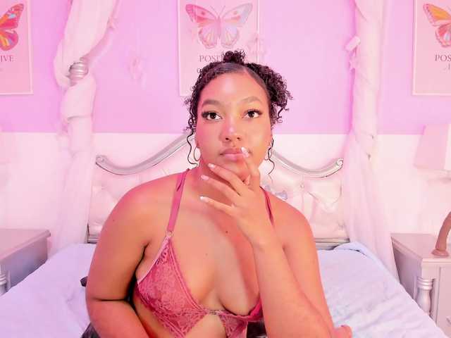 KarinaVillalobo live cam on BongaCams