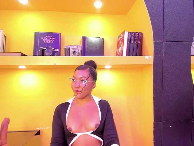 KarinaVillalobo live cam on BongaCams