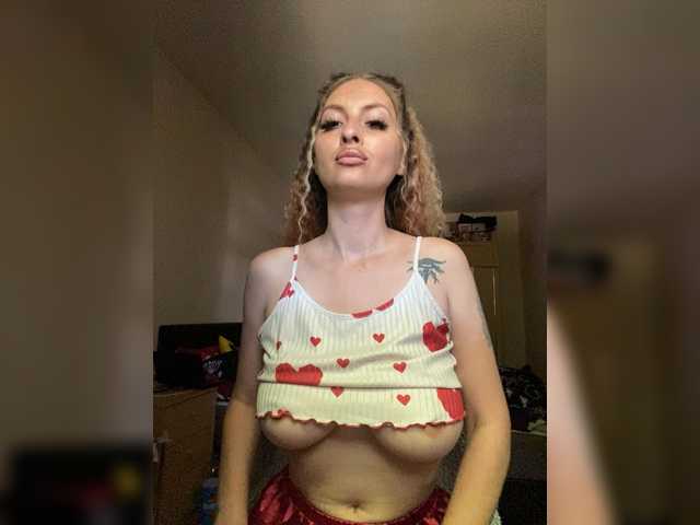 AryssWhite live webcam show