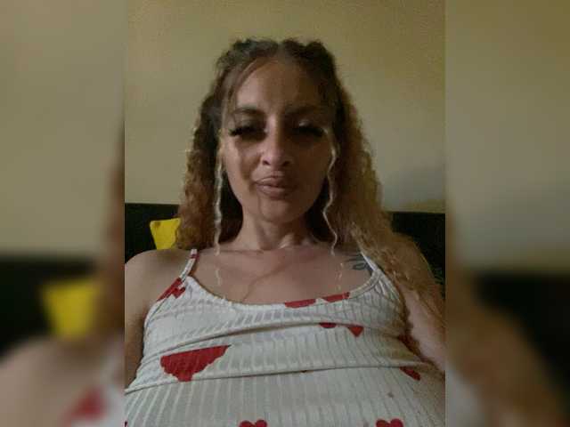 AryssWhite live cam on BongaCams