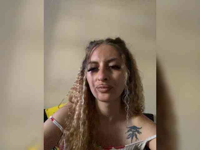 AryssWhite webcam