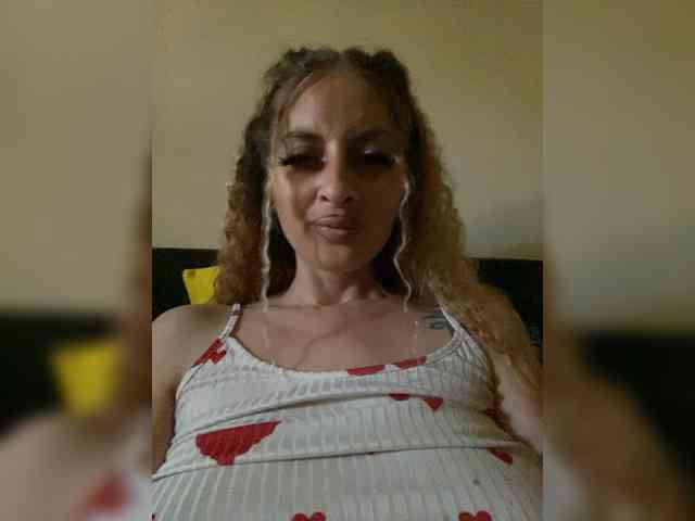 AryssWhite webcam