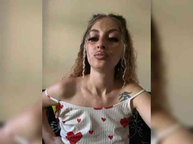 AryssWhite webcam