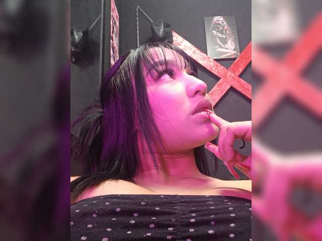 IsaAkerman live cam on BongaCams