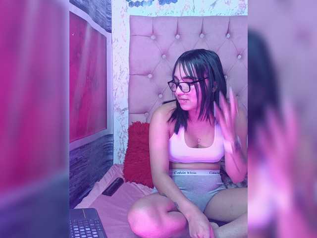 IsaAkerman live cam on BongaCams
