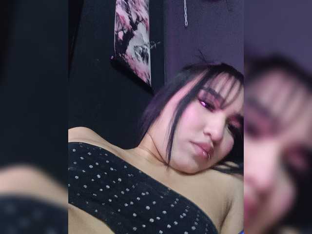IsaAkerman live cam on BongaCams
