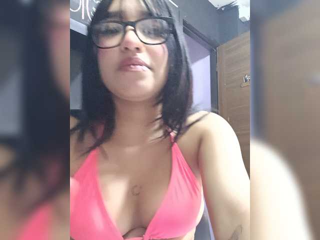 IsaAkerman live cam on BongaCams