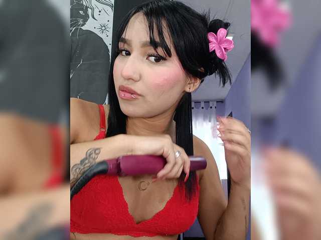 IsaAkerman live cam on BongaCams