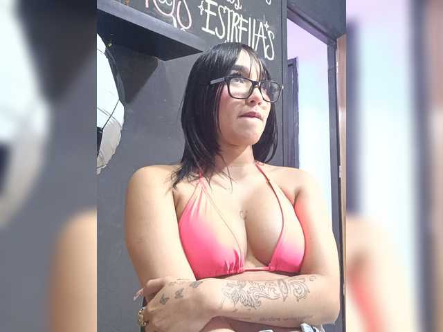 IsaAkerman live cam on BongaCams