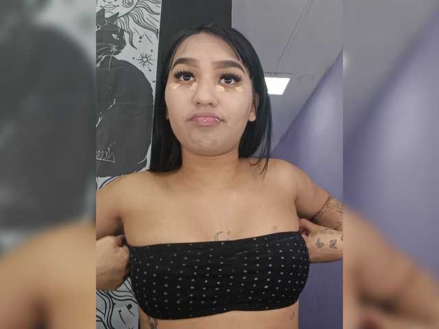 IsaAkerman live cam on BongaCams