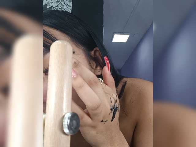 IsaAkerman live cam on BongaCams