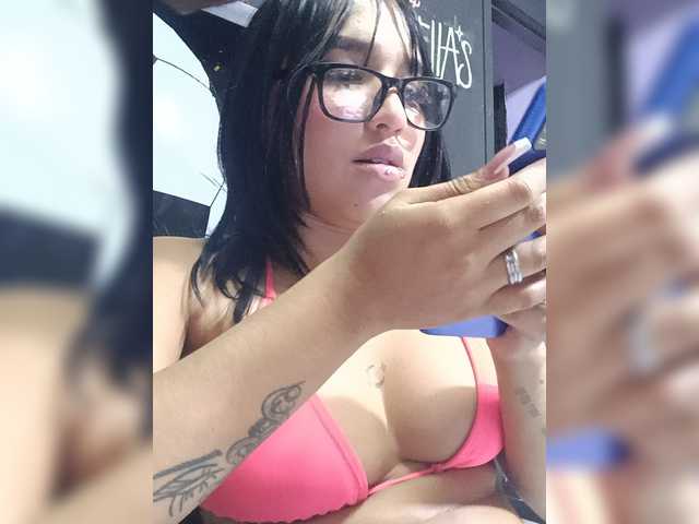 IsaAkerman live cam on BongaCams