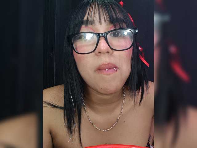 IsaAkerman live cam on BongaCams