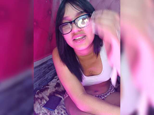 IsaAkerman live cam on BongaCams