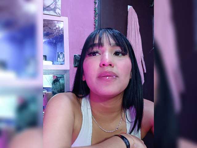 IsaAkerman live cam on BongaCams
