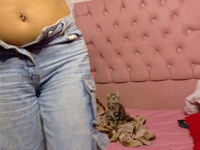 IsaAkerman live cam on BongaCams
