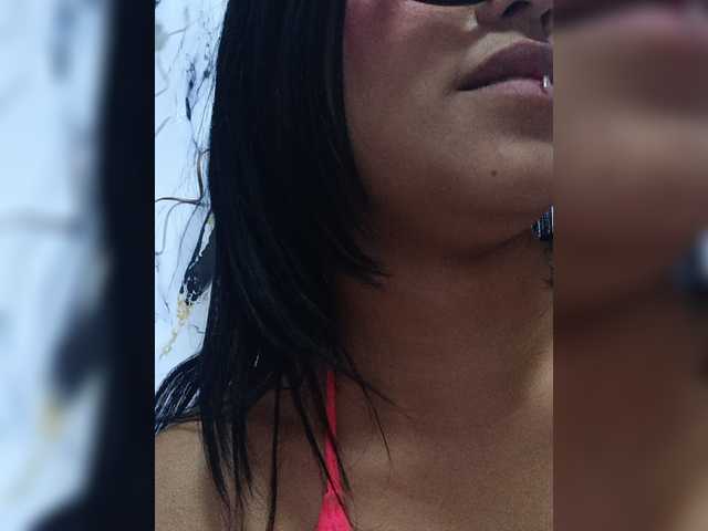 IsaAkerman live cam on BongaCams