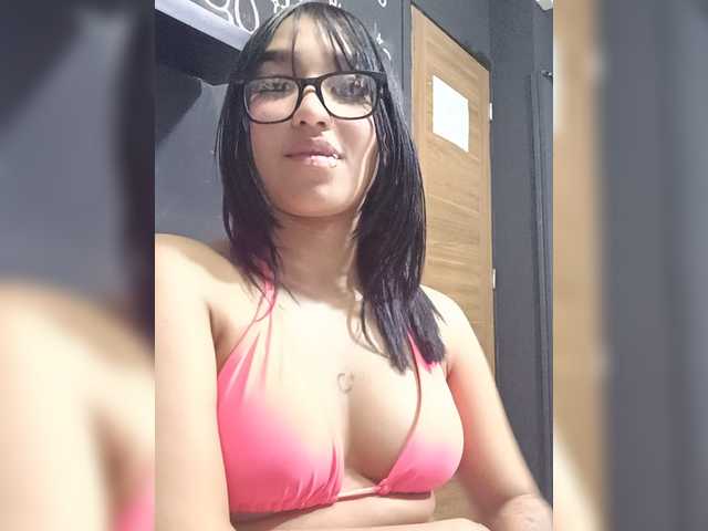 IsaAkerman live cam on BongaCams