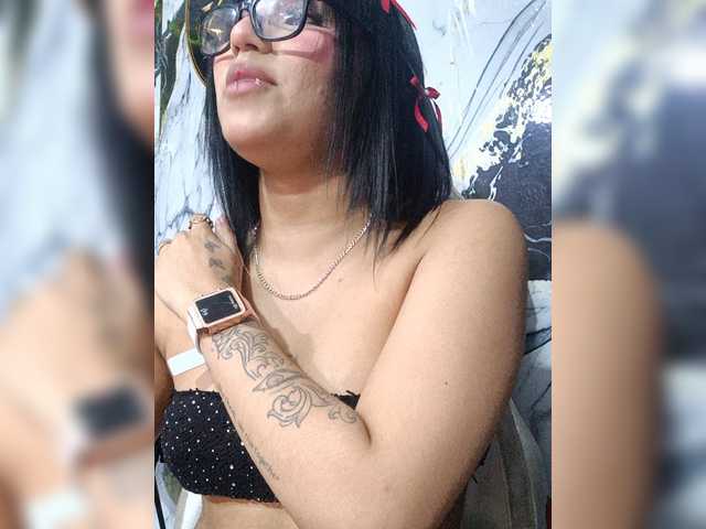 IsaAkerman live cam on BongaCams