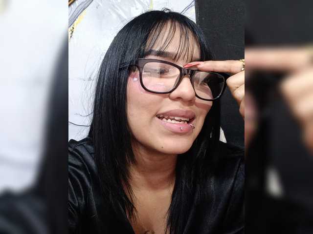 IsaAkerman live cam on BongaCams