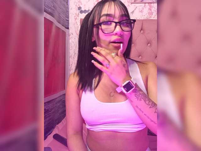 IsaAkerman live cam on BongaCams