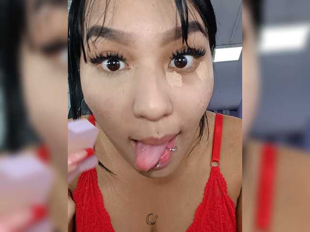 IsaAkerman live cam on BongaCams