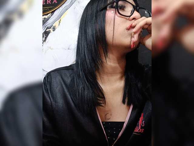 IsaAkerman live cam on BongaCams