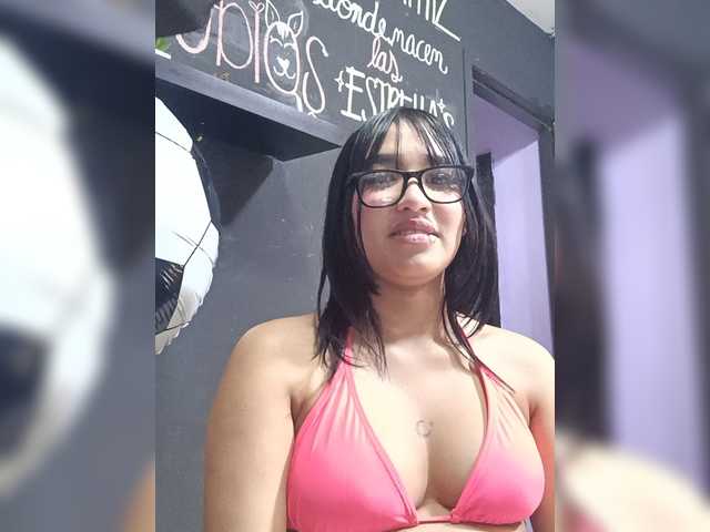 IsaAkerman live cam on BongaCams